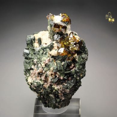 gem GARNET var. ANDRADITE var. TOPAZOLITE, ACTINOLITE