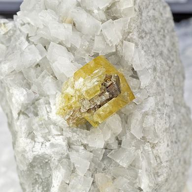 Parisite-Ce with Allanite-Ce, Dolomite