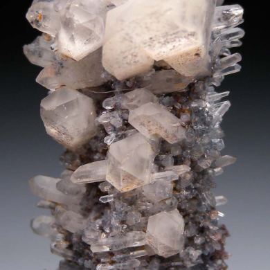 'Gitter' Quartz on Feldspar