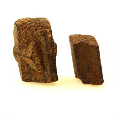 Staurolite. (2 pcs) 133.70 ct.