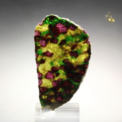 GARNET var. PYROPE, DIOPSIDE var. CHROMIUM-BEARING DIOPSIDE