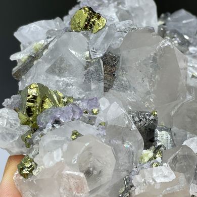 Arsenopyrite, fluorite, chalcopyrite, quartz