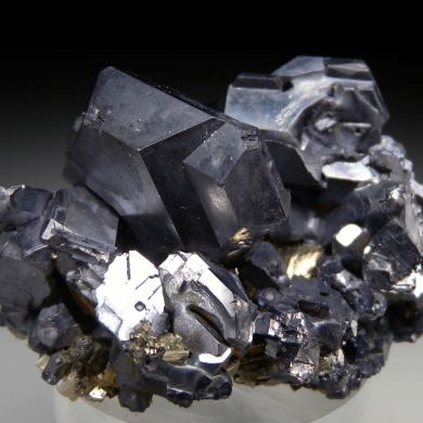 Galena (spinel twinned)