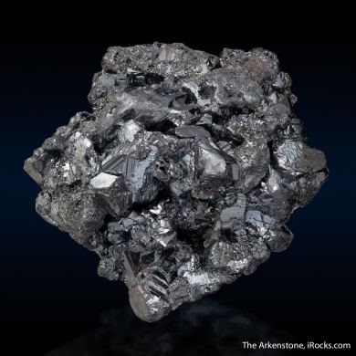 Argentotennantite on Acanthite