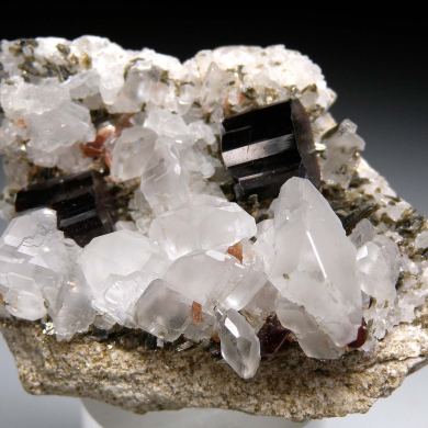 Vesuvianite with Calcite