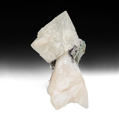 Powellite with Stilbite