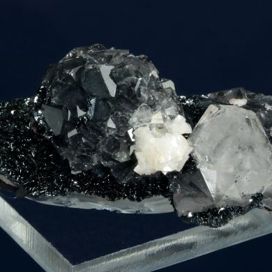 Quartz on Hematite with Dolomite