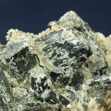 Magnesiohornblende with Albite