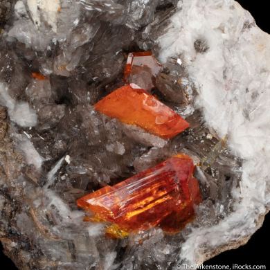 Wulfenite on Calcite