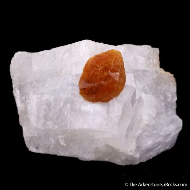 Clinohumite on Calcite