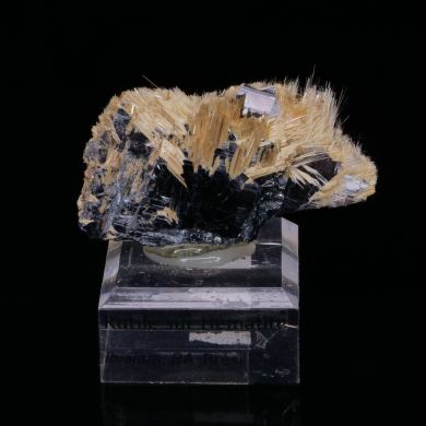 RUTILE on HEMATITE - Novo Horizonte, Bahia, Brazil