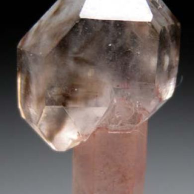 Quartz scepter with Hematite