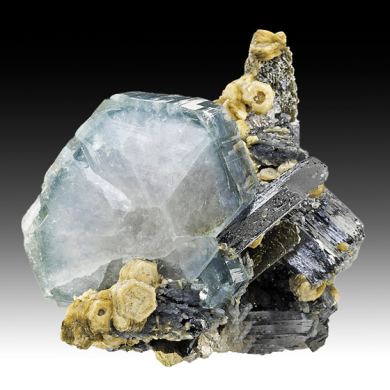 Fluorapatite with Ferberite, Siderite