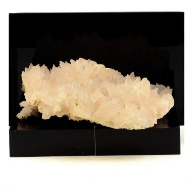 Calcite. 2655.0 ct.