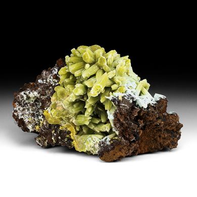 Plumbogummite replacing Pyromorphite