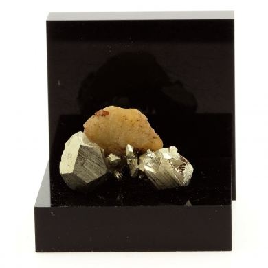 Siderite, Pyrite, Quartz.