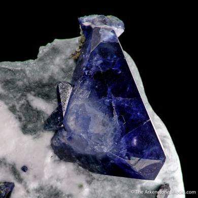 Benitoite on Natrolite