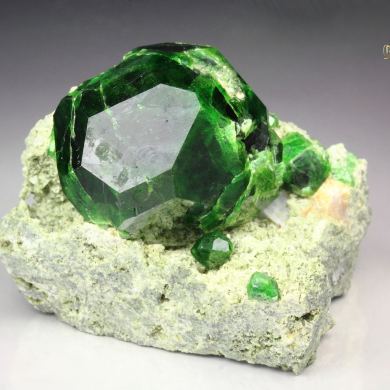 GARNET var. ANDRADITE var. DEMANTOID