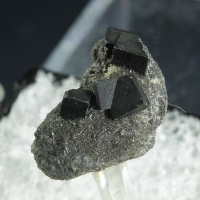 Bixbyite on Hematite (pseudo. Garnet)