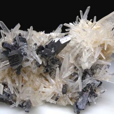 Huebnerite with Quartz