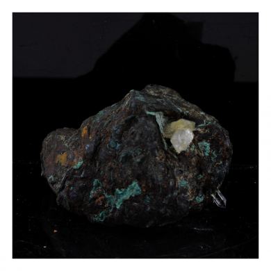 Chalcopyrite + Quartz. 165.0 ct.