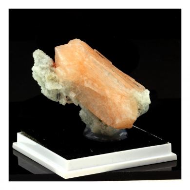 Stilbite. 142.5 ct.