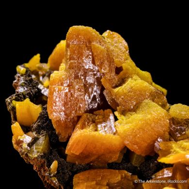 Wulfenite on Mottramite