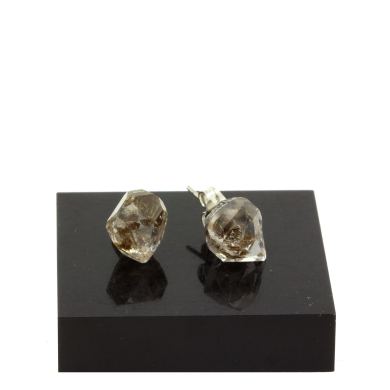 Raw petroleum Quartz earrings. 7.84 ct.