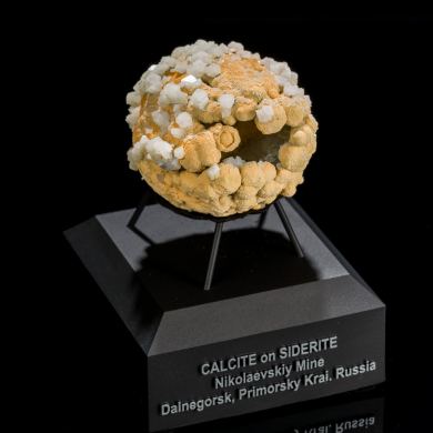 Calcite on Siderite from Dalnegorsk