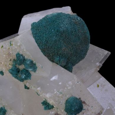 Rosasite on Calcite