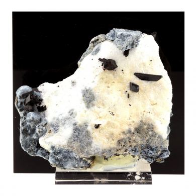 Neptunite + Joaquinite-(Ce).