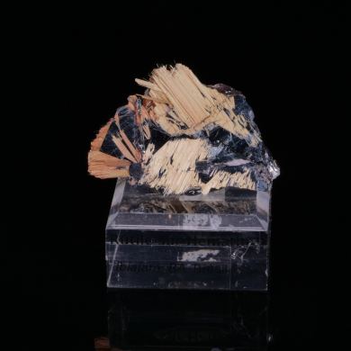 RUTILE on HEMATITE - Novo Horizonte, Bahia, Brazil