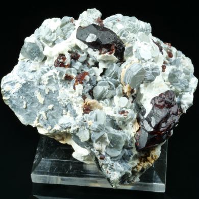 CLINOHUMITE on MUSCOVITE - Afghanistan